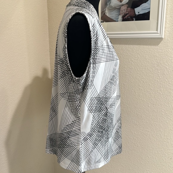 Calvin Klein sleeveless black-and-white top - Picture 4 of 5